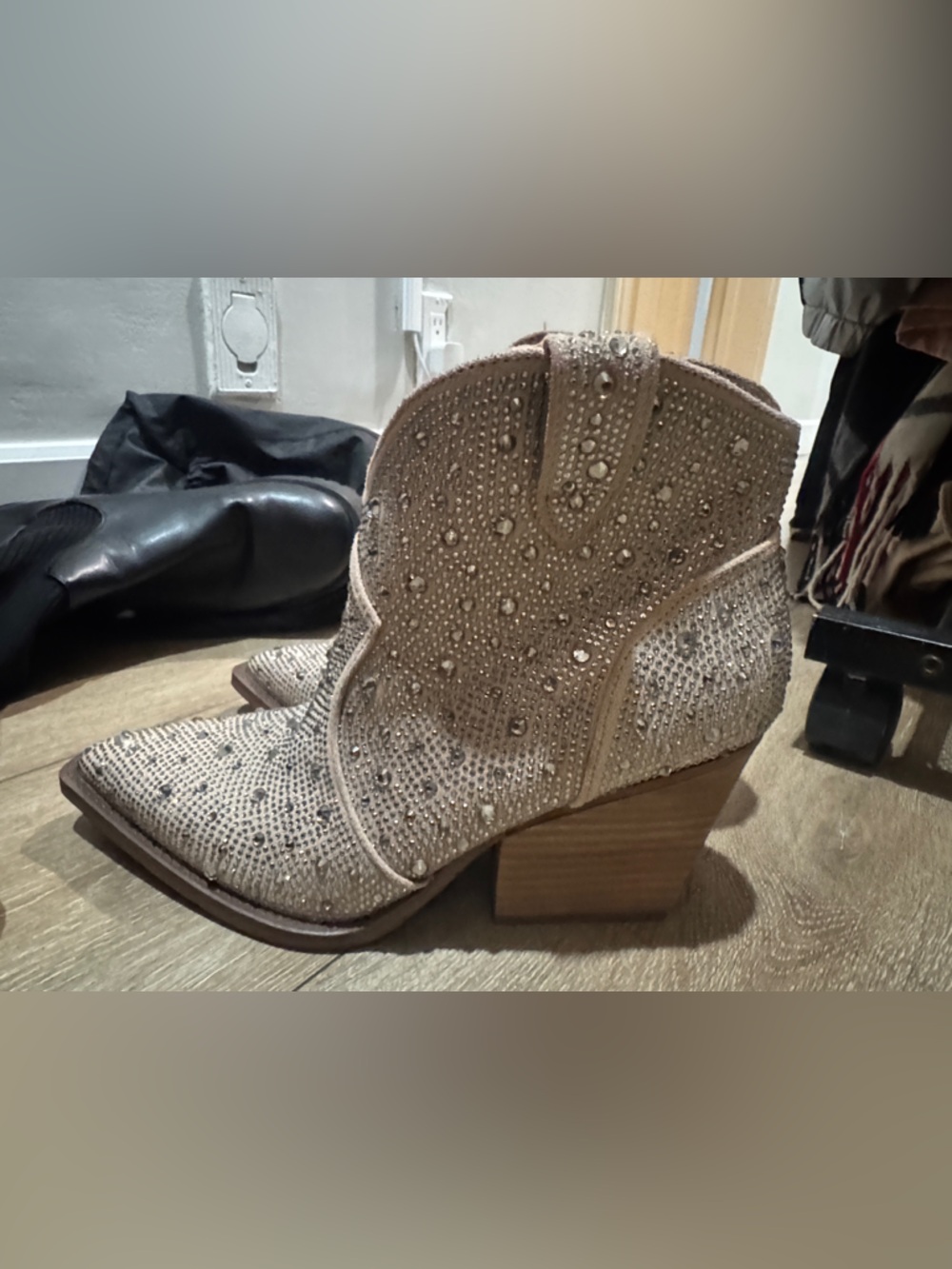 Very G Embellished Beige Western Ankle Boots